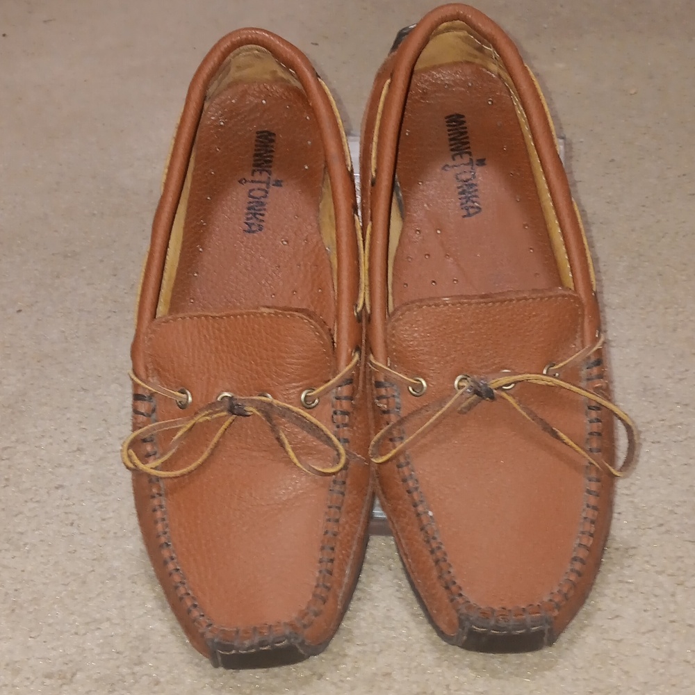 MINNETONKA Men's Original Cowhide Driving Moccasin. 8.5